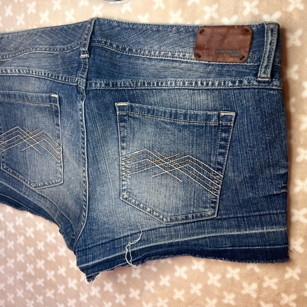 Express Distressed Denim Shorts - Picture 3 of 6